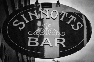 sinnotts bar old sign